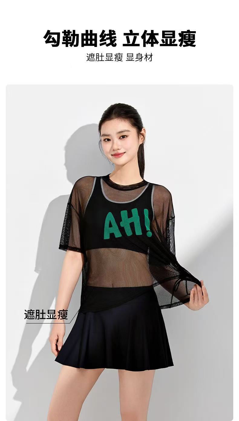 Bộ đồ bơi 3 mảnh với chữ trước ngực AH!